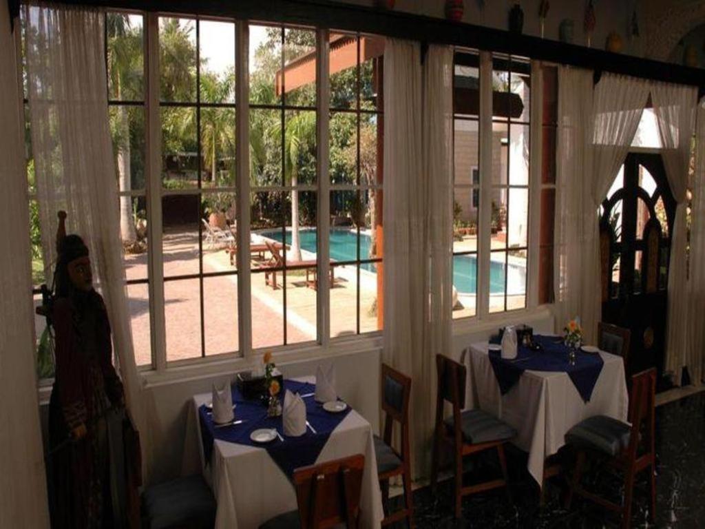 Hotel Emerald Land