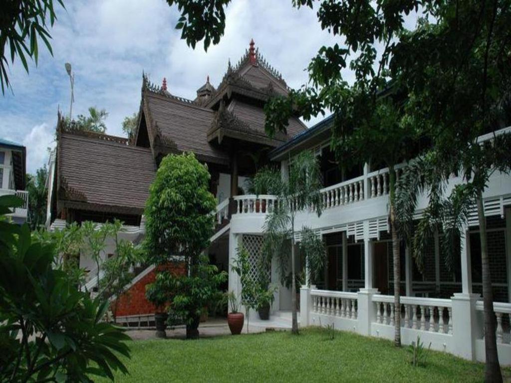 Hotel Emerald Land 2*