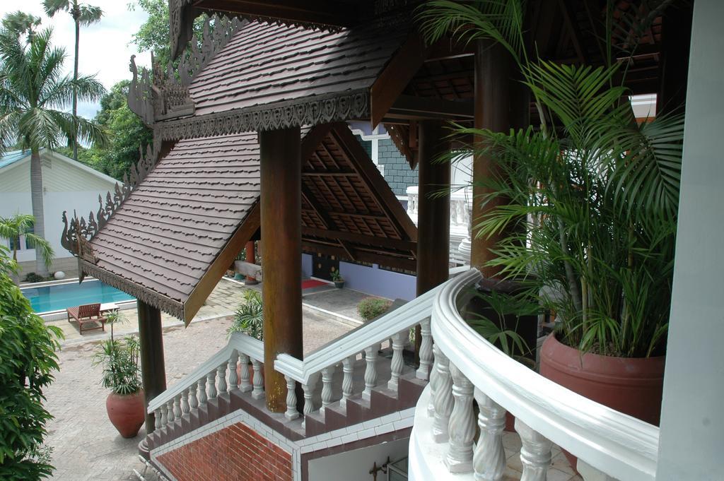 Emerald Land Hotel 2*