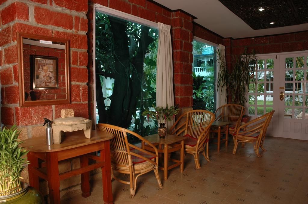 Hotel Emerald Land