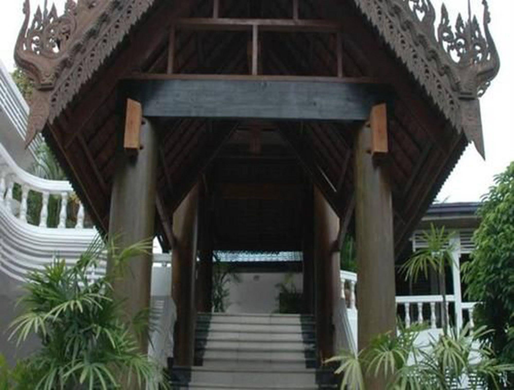 Emerald Land Hotel